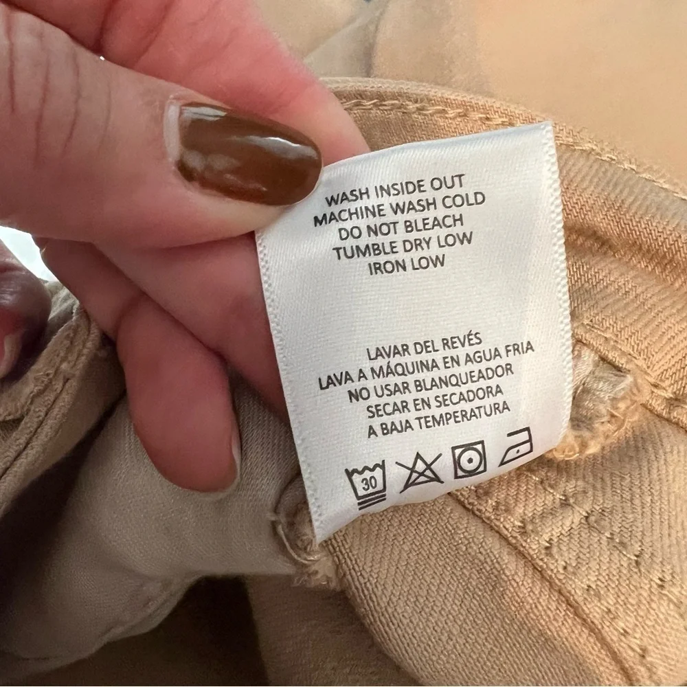 NWT Chrissy Classic Straight Leg Jeans Size: 15 Color : Beige